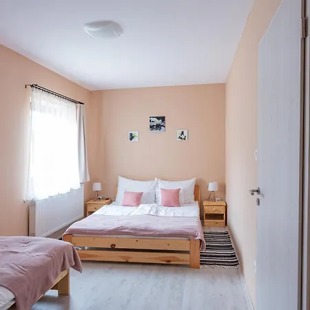 ゲストハウス Lang Vendeghaz Villánykövesd